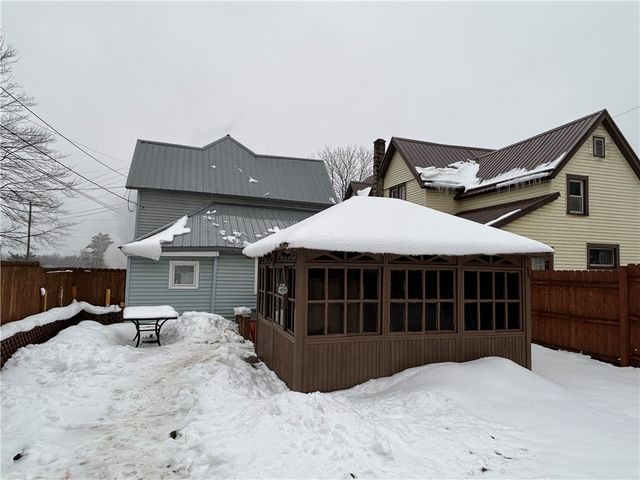 96 Yarnell Street, Kane Boro, PA 16735