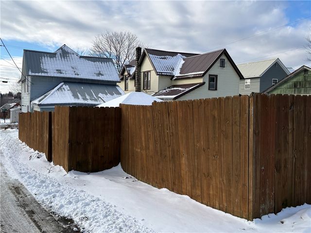 96 Yarnell Street, Kane Boro, PA 16735