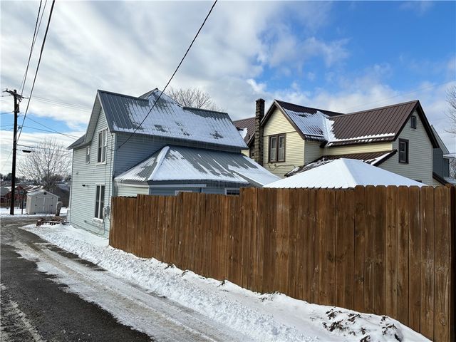 96 Yarnell Street, Kane Boro, PA 16735