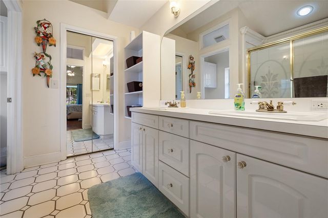 285 LAKEVIEW DRIVE, Tarpon Springs, FL 34689