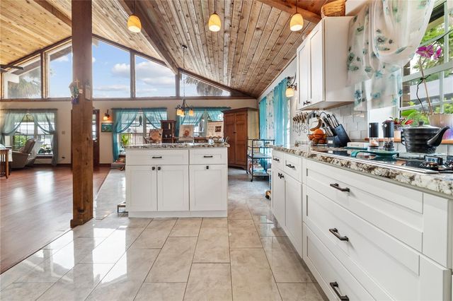 285 LAKEVIEW DRIVE, Tarpon Springs, FL 34689