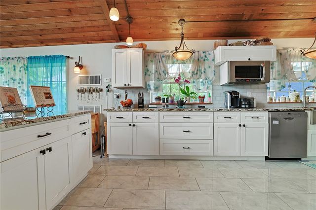 285 LAKEVIEW DRIVE, Tarpon Springs, FL 34689