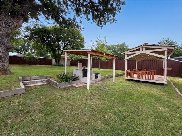 801 Cannon Drive, Euless, TX 76040