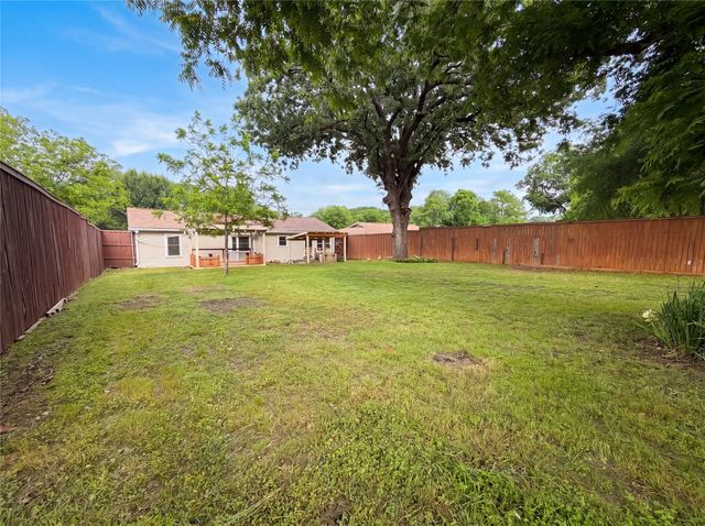 801 Cannon Drive, Euless, TX 76040