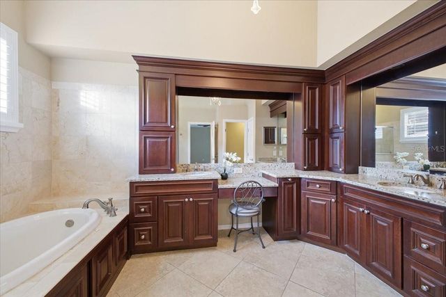 2726 VALENCIA GROVE DRIVE, Valrico, FL 33596