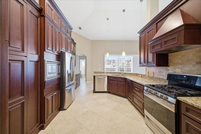 2726 VALENCIA GROVE DRIVE, Valrico, FL 33596