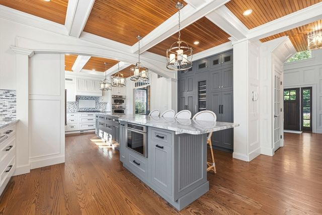 19 High Ridge Rd, Topsfield, MA 01983