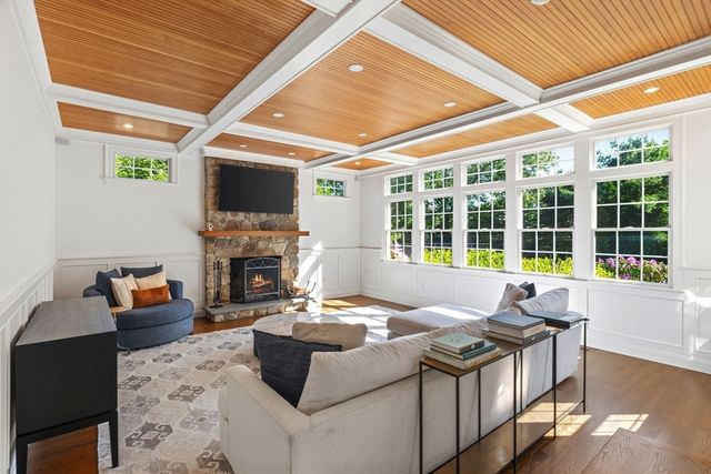 19 High Ridge Rd, Topsfield, MA 01983