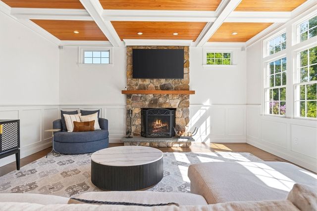 19 High Ridge Rd, Topsfield, MA 01983