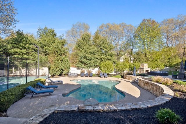 19 High Ridge Rd, Topsfield, MA 01983