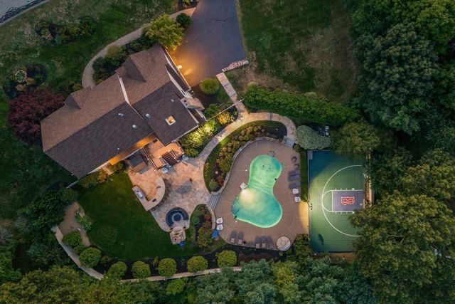 19 High Ridge Rd, Topsfield, MA 01983