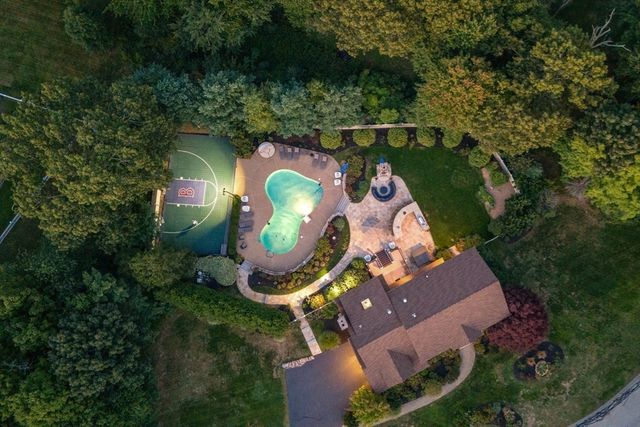 19 High Ridge Rd, Topsfield, MA 01983