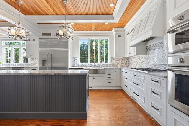 19 High Ridge Rd, Topsfield, MA 01983