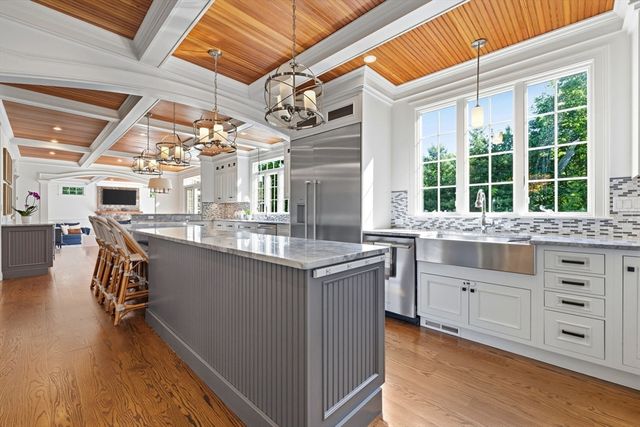 19 High Ridge Rd, Topsfield, MA 01983
