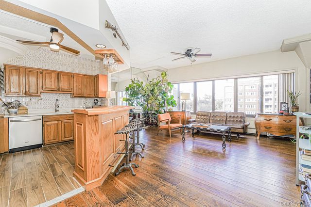 10 Bay Street Landing 5J, Staten Island, NY 10301