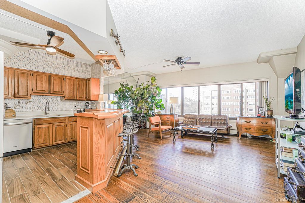 10 Bay Street Landing 5J, Staten Island, NY 10301