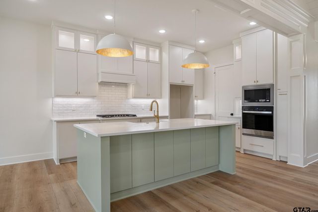 15083 Sweet Springs Dr, Tyler, TX 75703