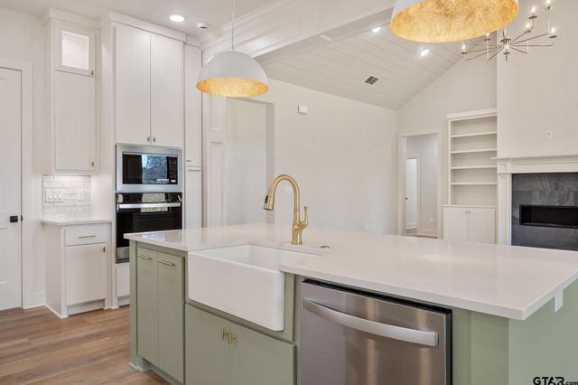 15083 Sweet Springs Dr, Tyler, TX 75703