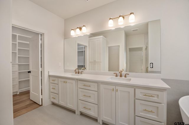 15083 Sweet Springs Dr, Tyler, TX 75703