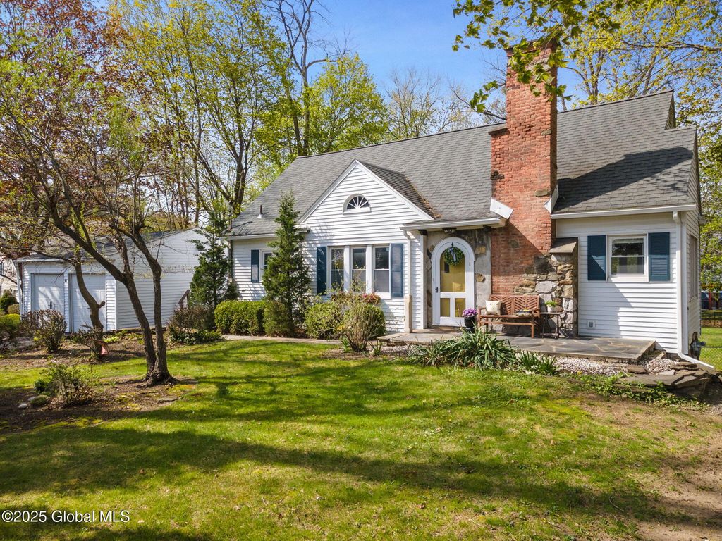 86 Elm Avenue, Bethlehem, NY 12054