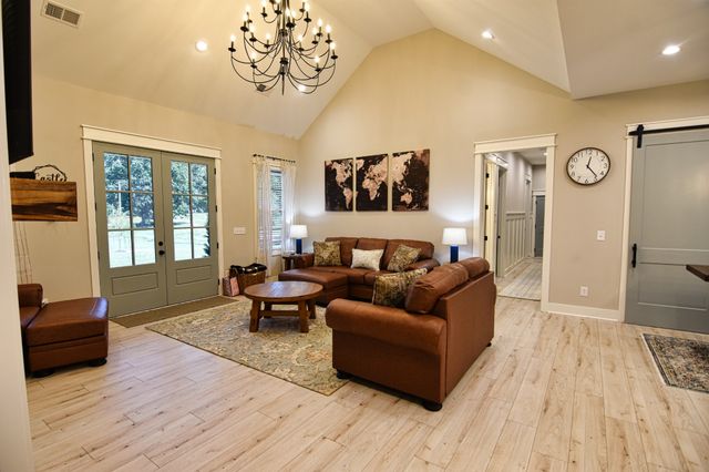 237 Burns Rd, Shelbyville, TN 37160