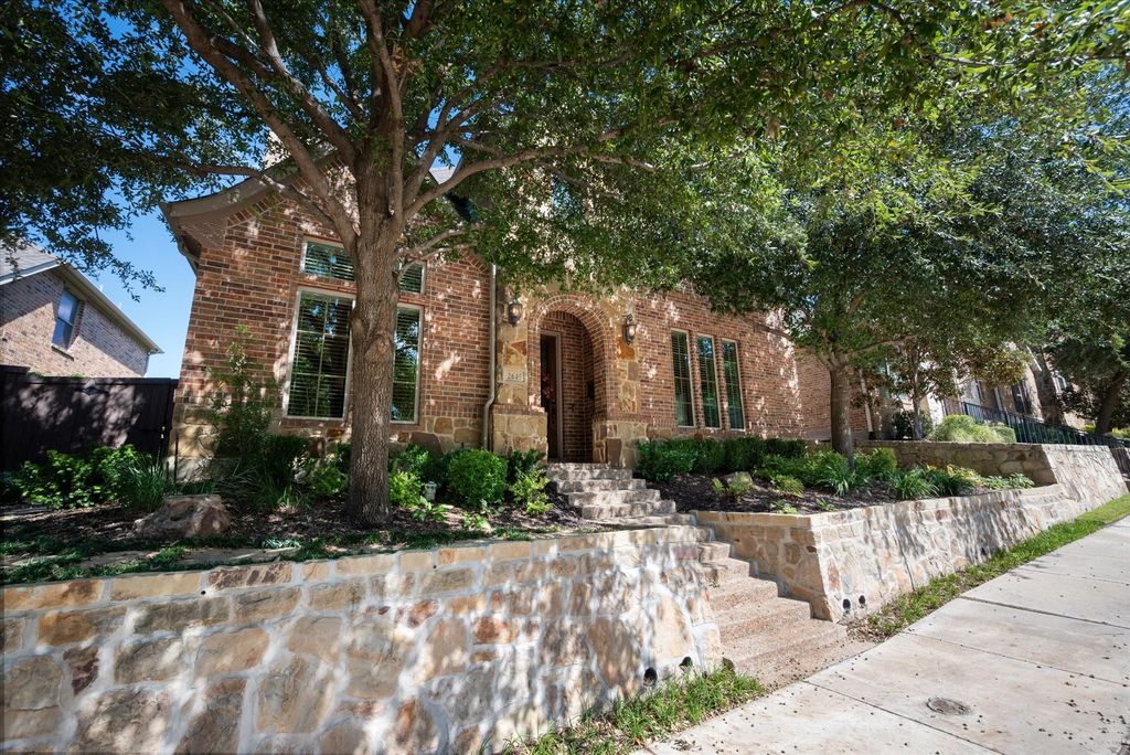 2645 Hundred Knights Drive, Lewisville, TX 75056