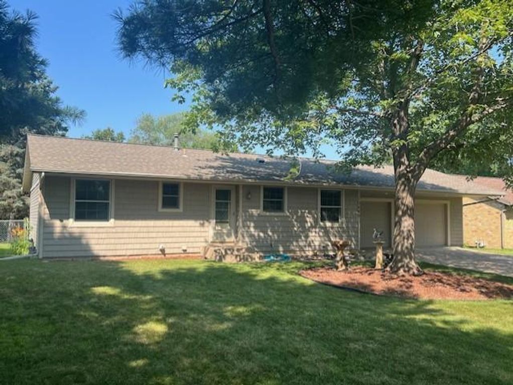 10449 Mississippi Boulevard NW, Coon Rapids, MN 55433
