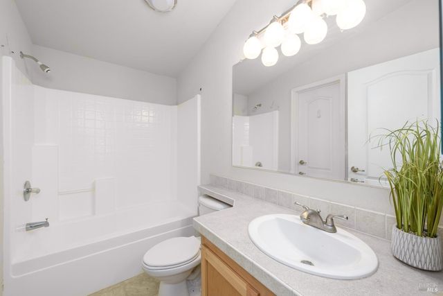 4005 Cantelow Rd, Vacaville, CA 95688