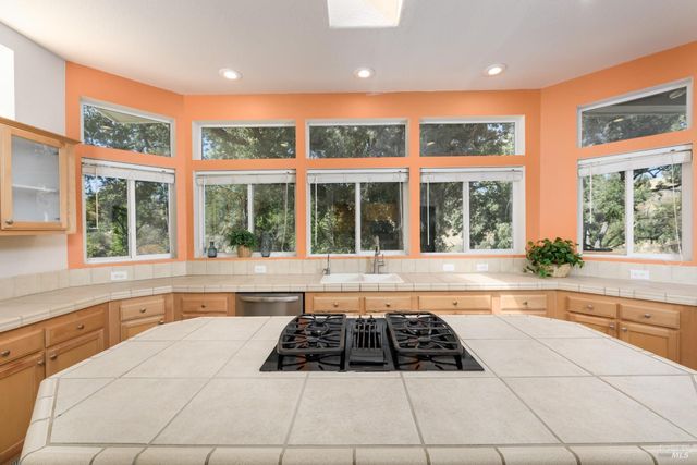 4005 Cantelow Rd, Vacaville, CA 95688