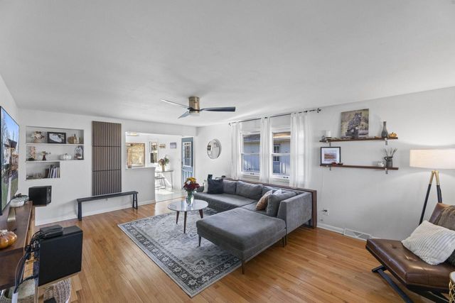 341 W 4th STREET, Oconomowoc, WI 53066