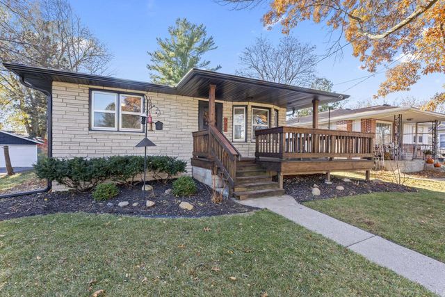 341 W 4th STREET, Oconomowoc, WI 53066