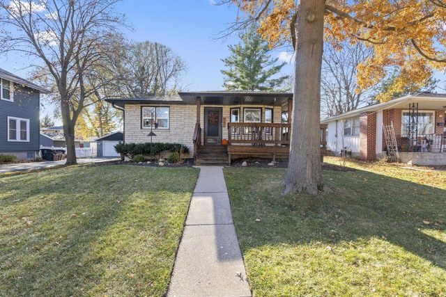 341 W 4th STREET, Oconomowoc, WI 53066