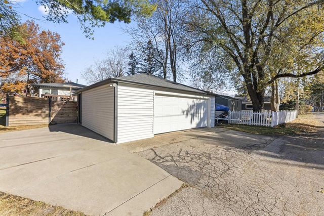 341 W 4th STREET, Oconomowoc, WI 53066