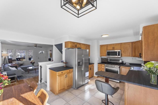 341 W 4th STREET, Oconomowoc, WI 53066