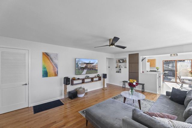 341 W 4th STREET, Oconomowoc, WI 53066