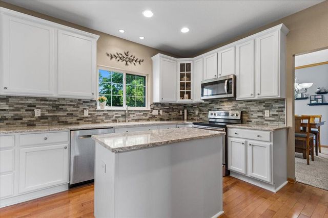 700 Creekwood DRIVE, West Bend, WI 53095