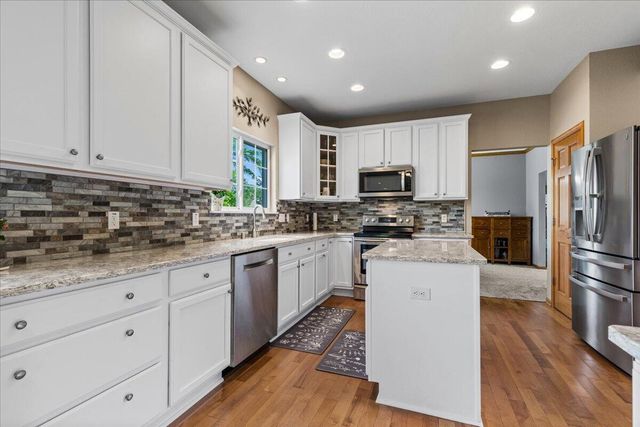 700 Creekwood DRIVE, West Bend, WI 53095