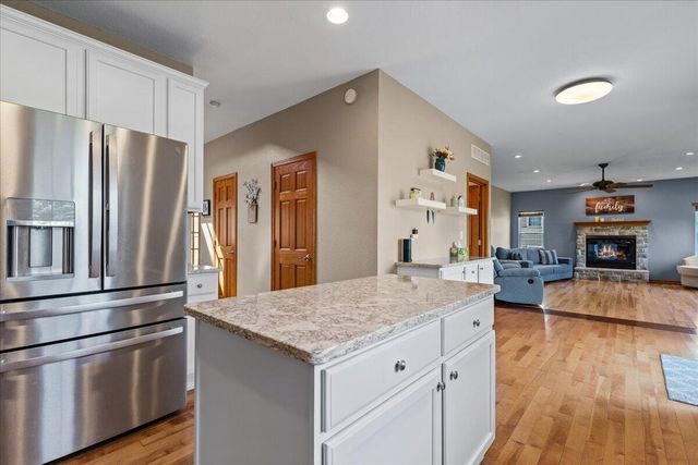 700 Creekwood DRIVE, West Bend, WI 53095