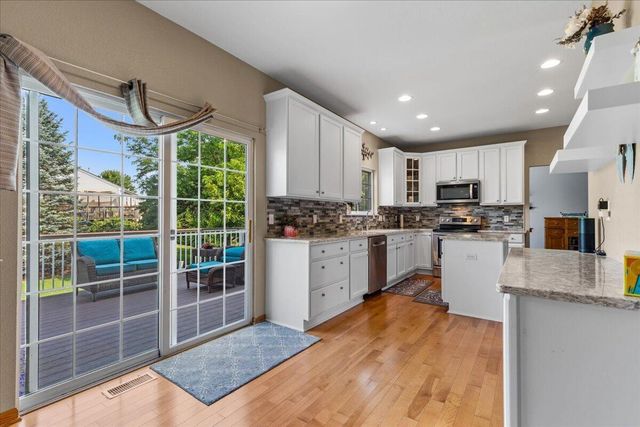 700 Creekwood DRIVE, West Bend, WI 53095