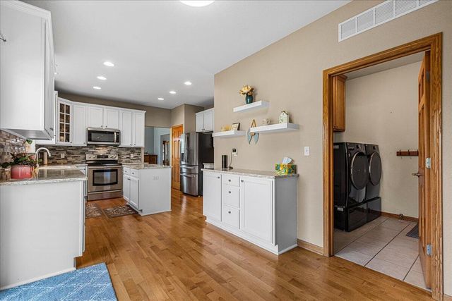 700 Creekwood DRIVE, West Bend, WI 53095