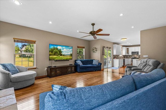 700 Creekwood DRIVE, West Bend, WI 53095