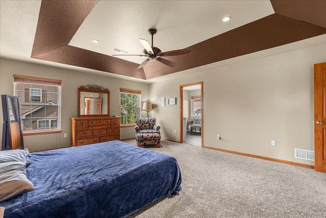 700 Creekwood DRIVE, West Bend, WI 53095