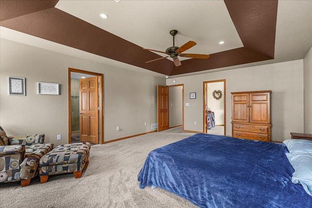 700 Creekwood DRIVE, West Bend, WI 53095