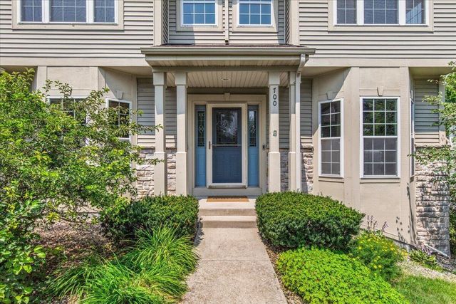 700 Creekwood DRIVE, West Bend, WI 53095