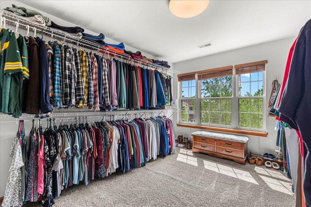 700 Creekwood DRIVE, West Bend, WI 53095