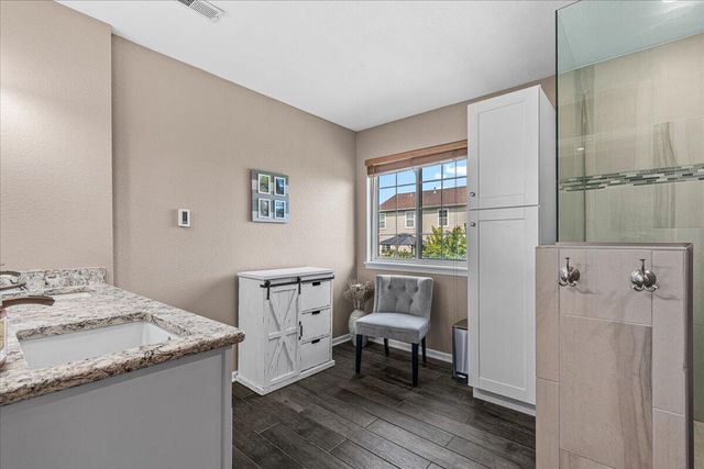 700 Creekwood DRIVE, West Bend, WI 53095