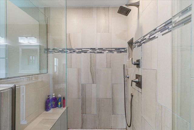 700 Creekwood DRIVE, West Bend, WI 53095