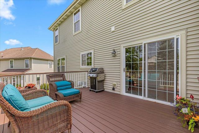 700 Creekwood DRIVE, West Bend, WI 53095