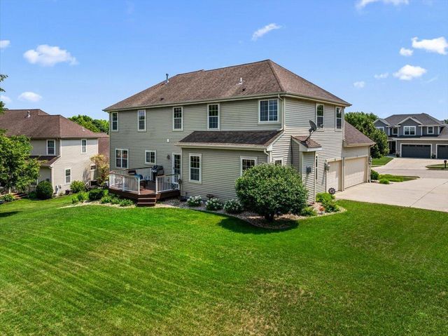 700 Creekwood DRIVE, West Bend, WI 53095