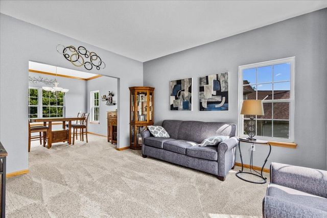 700 Creekwood DRIVE, West Bend, WI 53095